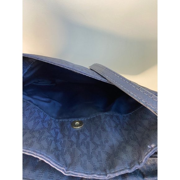 Michael Kors Nylon Kelsey Navy Large Crossbody - Picture 10 of 13